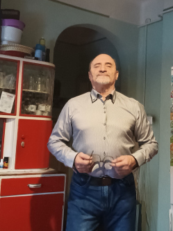 G�za, 69 �ves t�rskeres� f�rfi, Gy�ngy�s