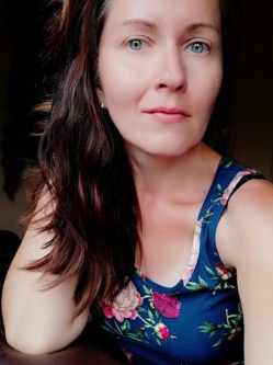 Dorina, 44 �ves t�rskeres� n�, Salg�tarj�n