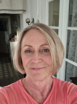 Marcsi, 60 �ves t�rskeres� n�, Kerepes
