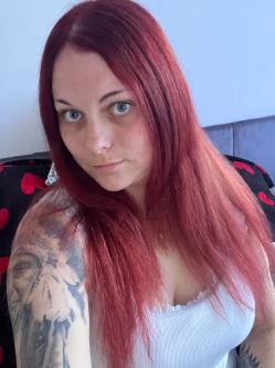 Szandra, 28 �ves t�rskeres� n�, Oroszl�ny