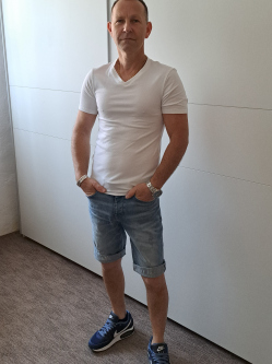 Tibor, 44 �ves t�rskeres� f�rfi, H�dmez�v�s�rhely