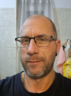 Laca, 44 �ves t�rskeres� f�rfi, Nagyat�d