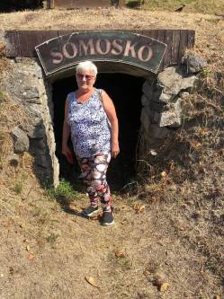 Piroska, 72 �ves t�rskeres� n�, Polg�r