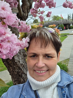 M�nika, 52 �ves t�rskeres� n�, Sz�zhalombatta