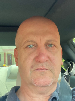 Csaba, 53 �ves t�rskeres� f�rfi, Duna�jv�ros