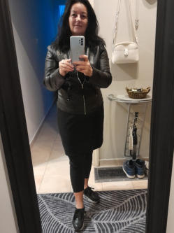 Szilvia, 56 �ves t�rskeres� n�, V�c