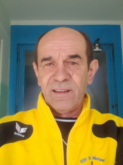 J�zsef, 69 �ves t�rskeres� f�rfi, �zd