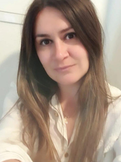 Anik�, 48 �ves t�rskeres� n�, Salg�tarj�n
