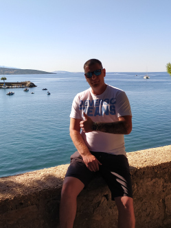 Csaba, 39 �ves t�rskeres� f�rfi, Tiszaalp�r