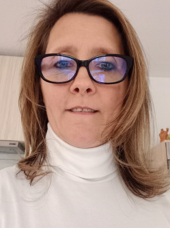 Krisztina, 49 �ves t�rskeres� n�, S�rkeresztes