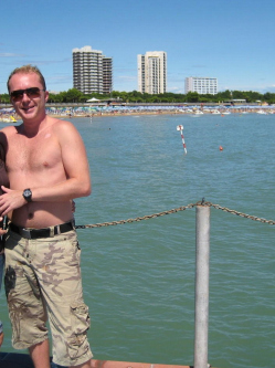 Adalbert, 40 �ves t�rskeres� f�rfi, Kolozs