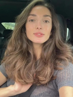 Lilla, 23 �ves t�rskeres� n�, Gy�r