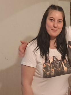 Henike, 32 �ves t�rskeres� n�, K�tcse