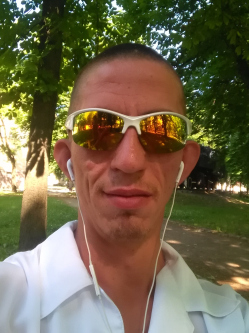 Tibor, 41 �ves t�rskeres� f�rfi, B�csalm�s