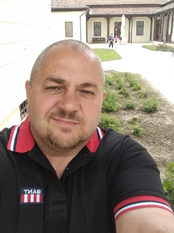 G�bor, 53 �ves t�rskeres� f�rfi, P�cel