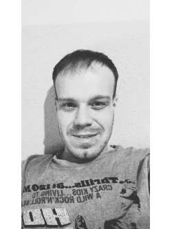 G�bor, 38 �ves t�rskeres� f�rfi, G�d�ll�
