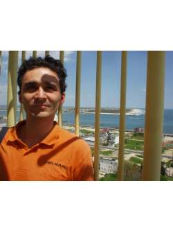 Roger, 44 �ves t�rskeres� f�rfi, Tata
