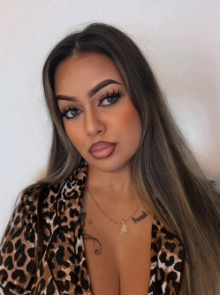 Betti, 26 �ves t�rskeres� n�, Budapest