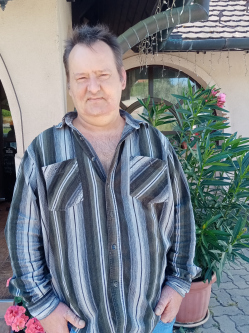 Ferenc, 55 �ves t�rskeres� f�rfi, Nova