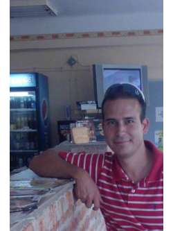 Karcsi, 42 �ves t�rskeres� f�rfi, F�ldes