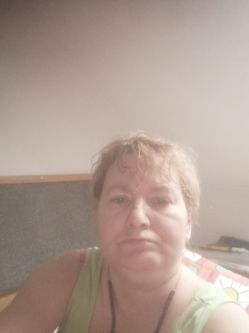 Berta, 58 �ves t�rskeres� n�, �sv�nyr�r�