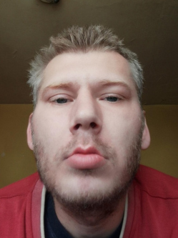 Rich�rd, 42 �ves t�rskeres� f�rfi, Parasznya