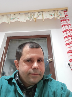J�nos, 50 �ves t�rskeres� f�rfi, Cs�km�