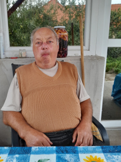Laci, 70 �ves t�rskeres� f�rfi, Mucsi