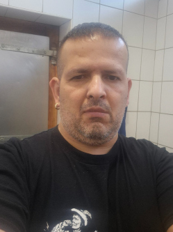 Ern�, 48 �ves t�rskeres� f�rfi, Keszthely