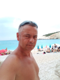 Karoly, 49 �ves t�rskeres� f�rfi, Fels�-Franciaorsz�g