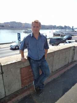 P�ter, 47 �ves t�rskeres� f�rfi, Onga