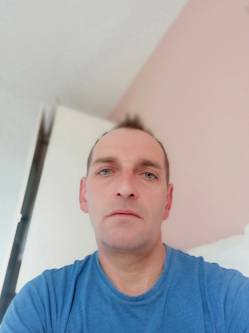 Robert, 51 �ves t�rskeres� f�rfi, Roscommon (Ros Com�in)