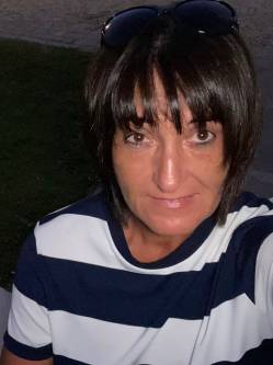 Gabriella, 55 �ves t�rskeres� n�, Gy�ngy�s