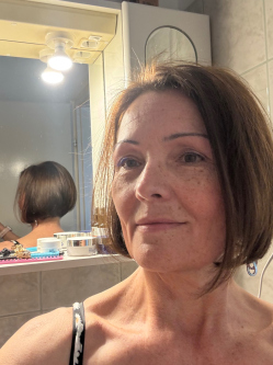 Adrienn, 65 �ves t�rskeres� n�, G�d�ll�