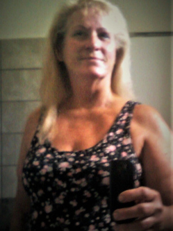 Gabriella, 65 �ves t�rskeres� n�, Duna�jv�ros