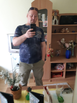 tomi, 48 �ves t�rskeres� f�rfi, Ny�regyh�za