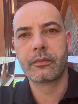 Miro, 41 �ves t�rskeres� f�rfi, Balassagyarmat