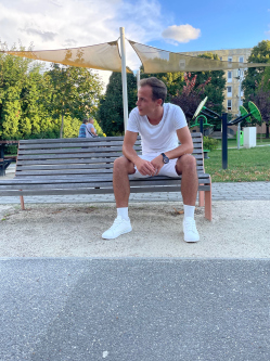 Gerg�, 23 �ves t�rskeres� f�rfi, Bics�rd