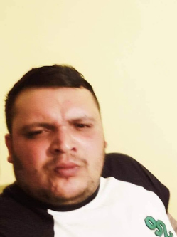 Imi, 27 �ves t�rskeres� f�rfi, Bonyh�d