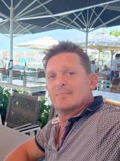 Tibor, 54 �ves t�rskeres� f�rfi, Beretty��jfalu