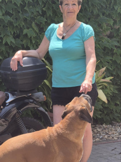 Zsuzsi, 69 �ves t�rskeres� n�, R�ckeve