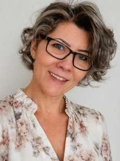 Katalin, 57 �ves t�rskeres� n�, Polg�r