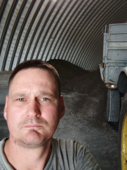 L�szl�, 43 �ves t�rskeres� f�rfi, Bodroghalom