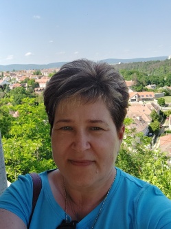 Kata, 56 �ves t�rskeres� n�, Hajd�b�sz�rm�ny