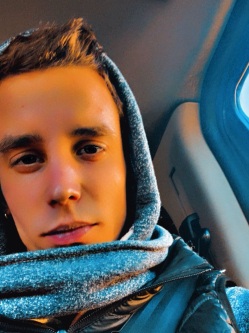 Attila S�ndor, 26 �ves t�rskeres� f�rfi, Hajm�sk�r
