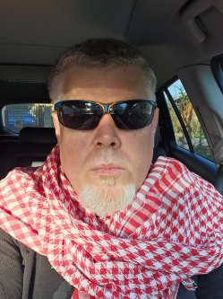 Zoli, 45 �ves t�rskeres� f�rfi, Berhida
