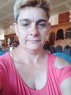 Kriszti, 47 �ves t�rskeres� n�, �jszentiv�n