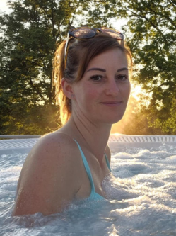 Edina, 37 �ves t�rskeres� n�, J�sd