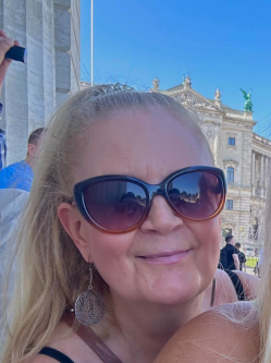 Gy�ngyi, 61 �ves t�rskeres� n�, Kecskem�t