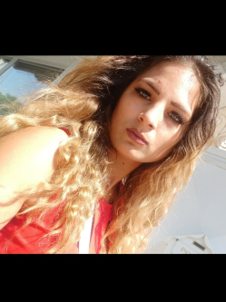 Szandi, 22 �ves t�rskeres� n�, Csongr�d